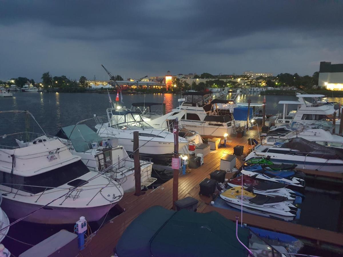 Oceanfront 3-decks @ Yacht Hotel en barco Nueva York