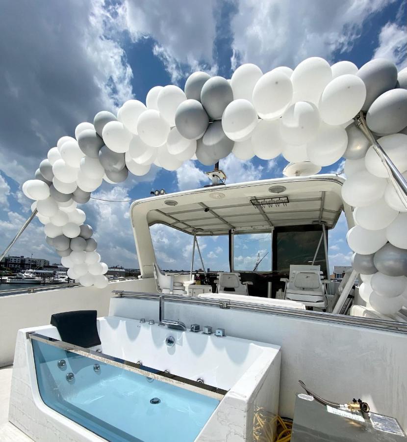 Hotel en barco Oceanfront 3-decks @ Yacht Nueva York