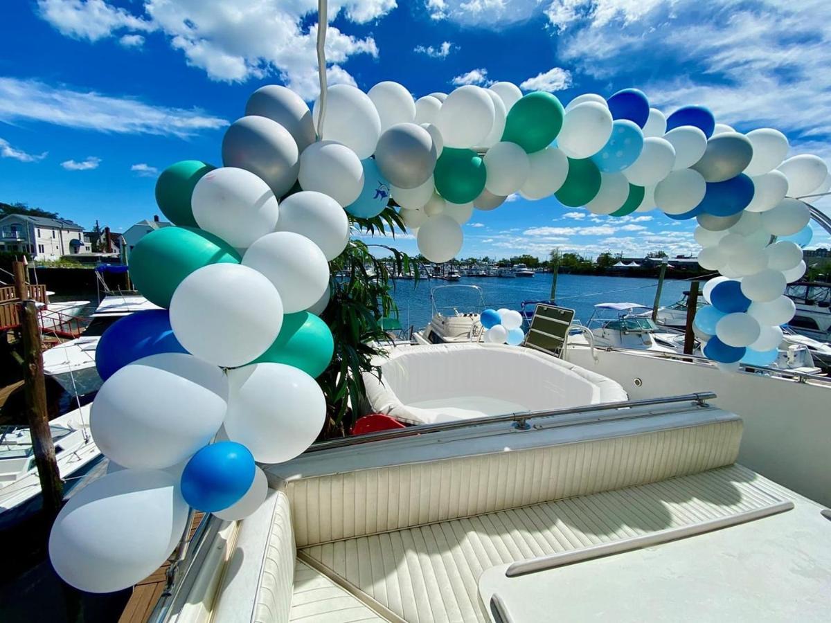 Hotel en barco Oceanfront 3-decks @ Yacht *